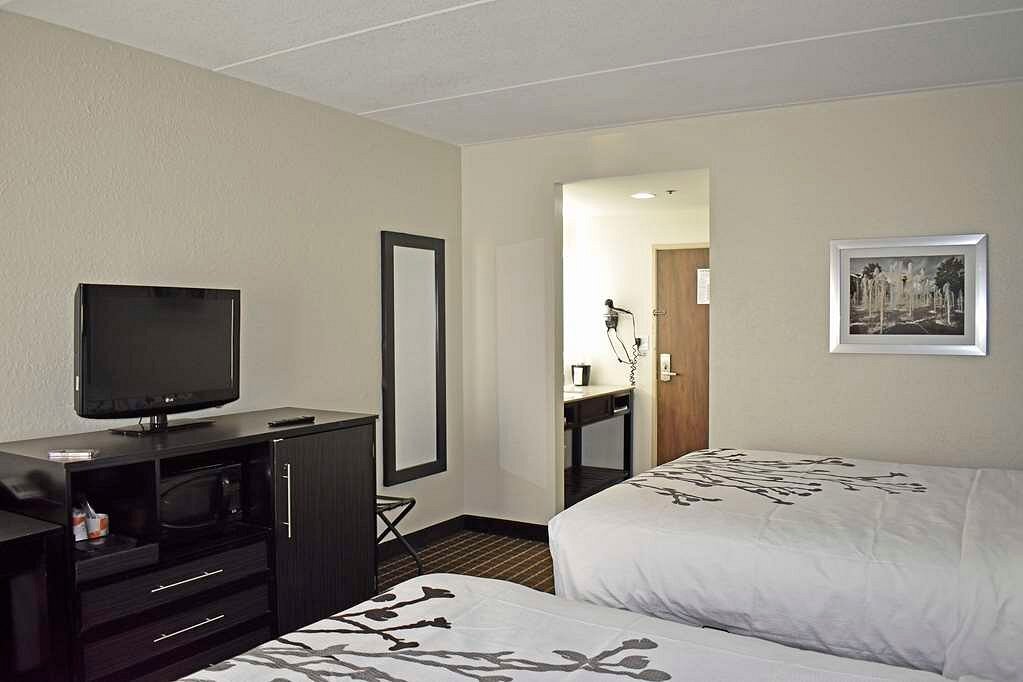 Sleep Inn Knoxville guest-room