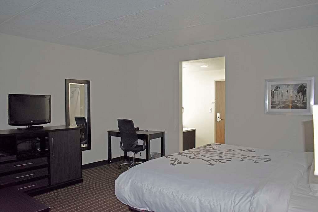 Sleep inn Knoxville guest- room-7