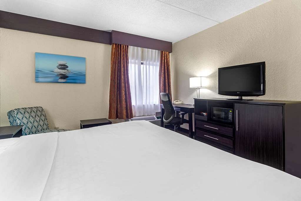 sleep inn Knoxville spacious guest room 2